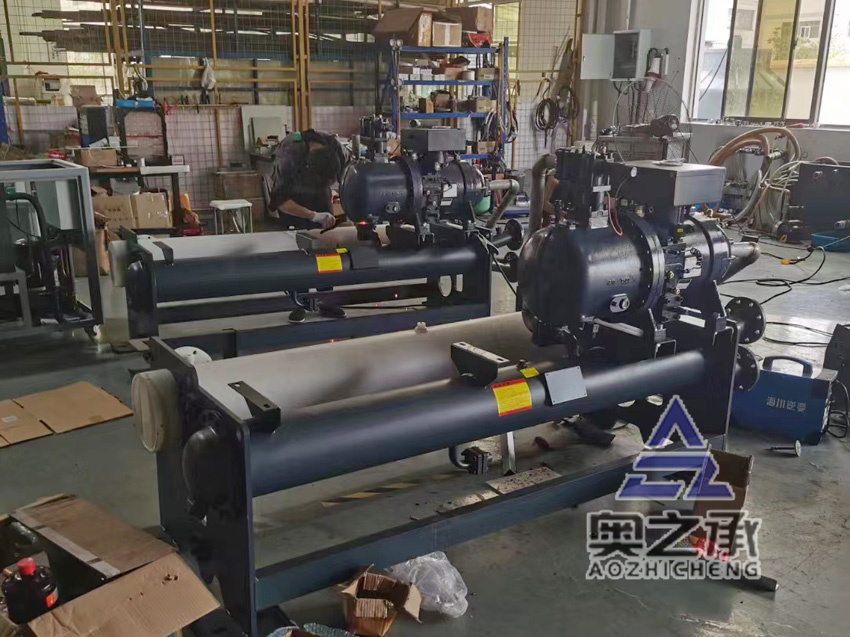 螺桿式冷水機生產車間一角